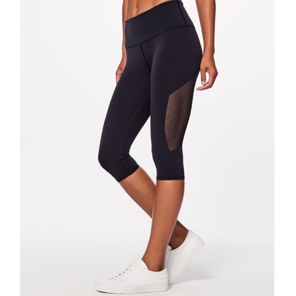 Lululemon Reveal Crop black mesh panel leggings XS